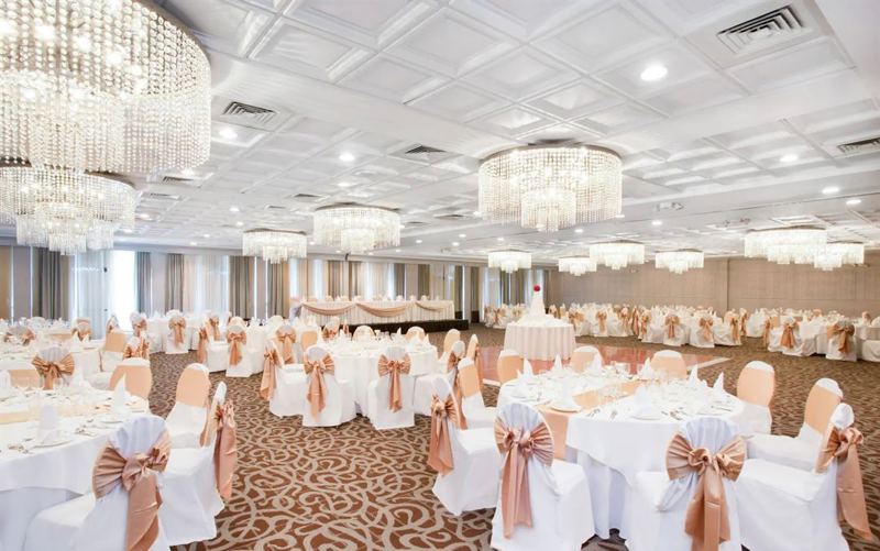 Schaumburg Ballroom with Patio and Bar for Weddings and Corporate Events