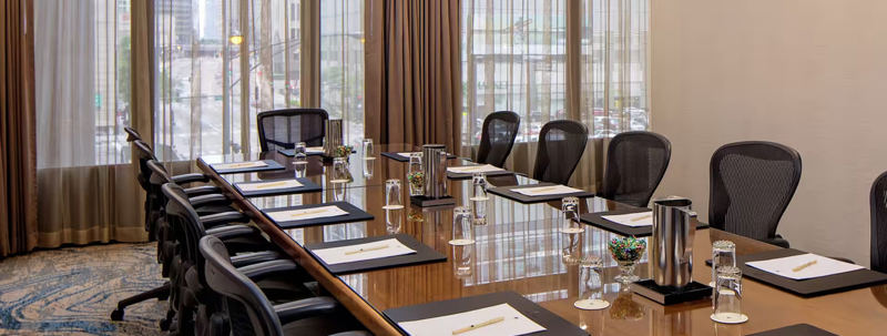 Streeterville Hotel with Large Ballroom and Natural-Light Meeting Rooms