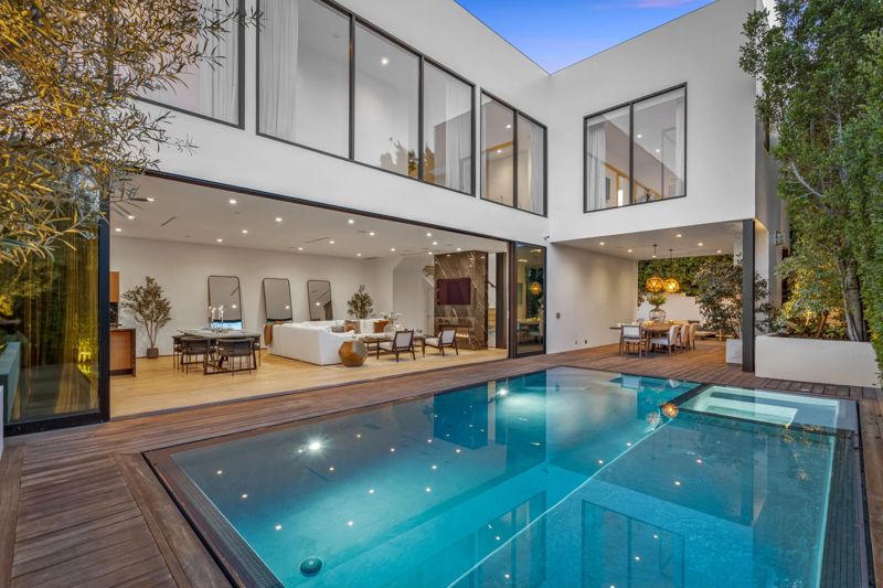 Modern Beverly Grove Mansion with Pool Lounge and Bbq Patio