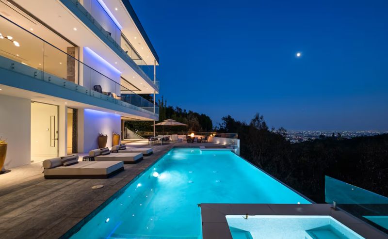 Hollywood Hills View Home with Rooftop Deck, Spa and City Skyline