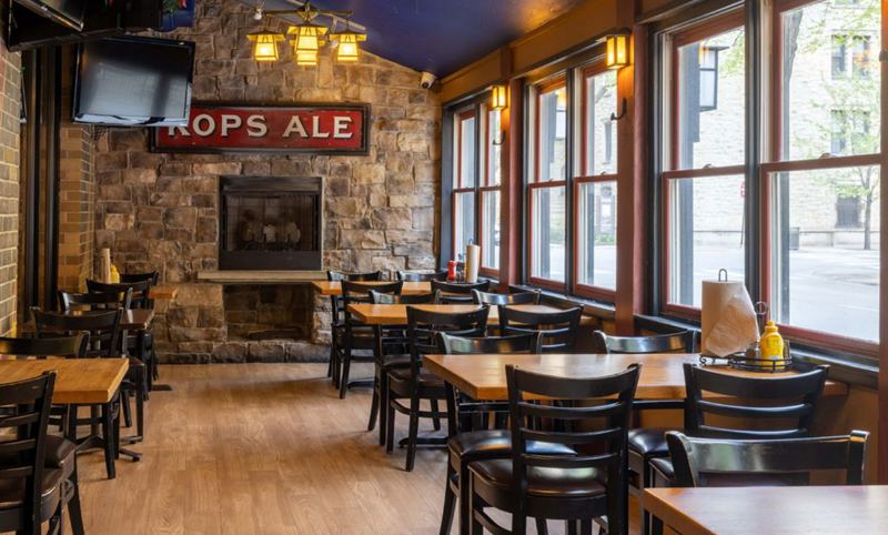 Streeterville Taproom with Large Group Space and Full Bar