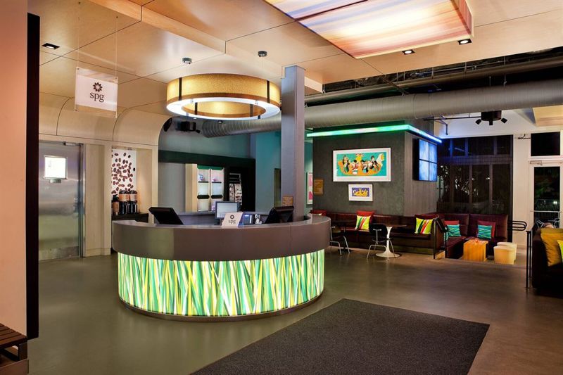 Modern Doral Hotel Meeting Venue with Bar, Pool and Flexible Rooms