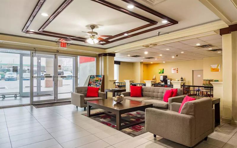 Quality Suites Atlanta Airport East hotel meeting and event space in Forest Park, GA photo
