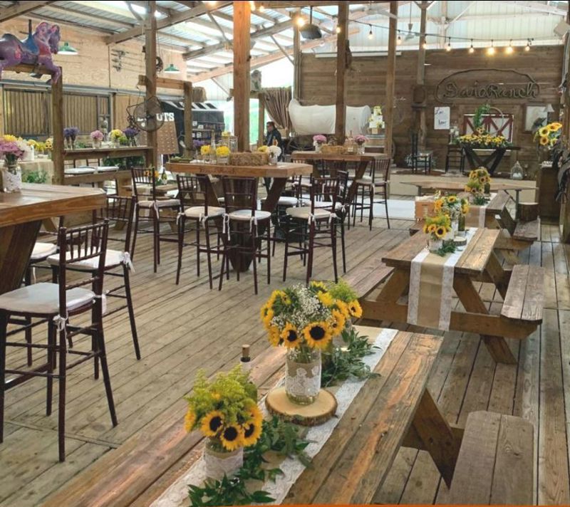 Lakeside Equestrian Ranch with Beach, Animals and Lakehouse