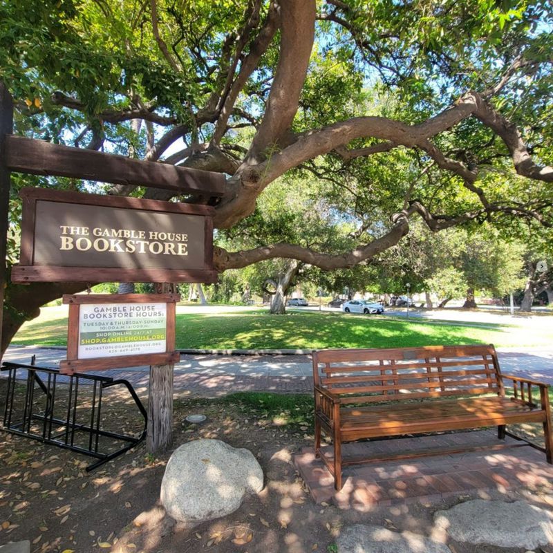 Craftsman House with Garden Lawn