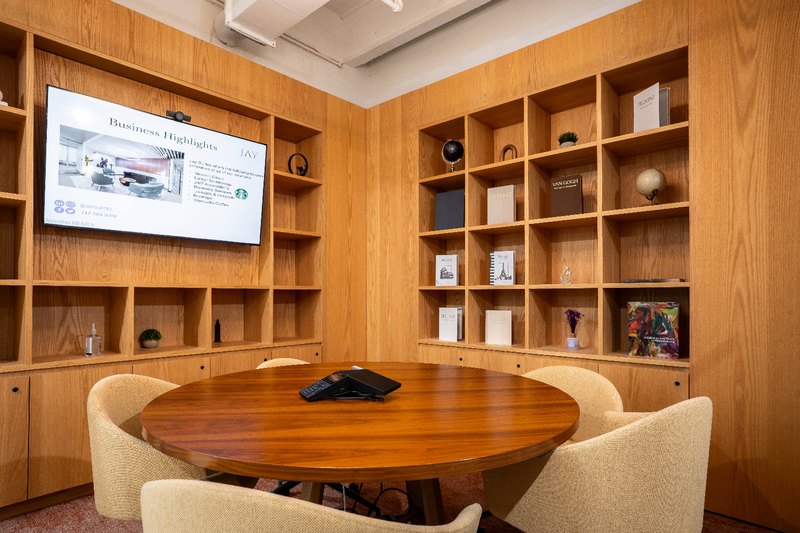 Downtown Brooklyn Room D Meeting Space for 5 Guests