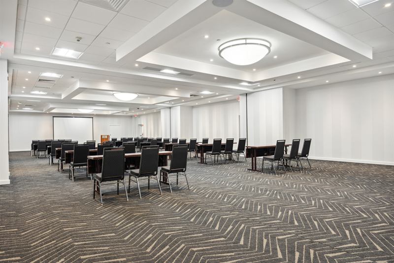 Jamaica Airport Hotel Event Venue With Ballroom, Meeting Rooms and Shuttle Access