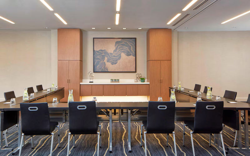 Hotel With Flexible Meeting Rooms, Pool and Group Amenities for Groups Up to 80