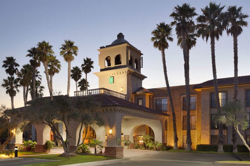 Lompoc All-suite Hotel with Meeting Rooms and Patio Access