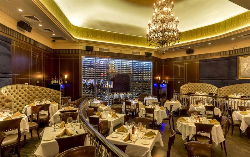 Midtown East Steakhouse With Large Private Event Capacity and Full Bar
