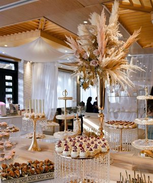 Large Modern Astoria Venue With Bar, Patio and Flexible Catering