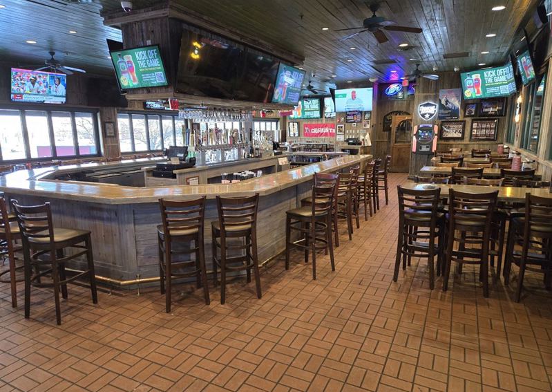 Lombard Restaurant Event Space With Bar Service for Meetings and Company Events