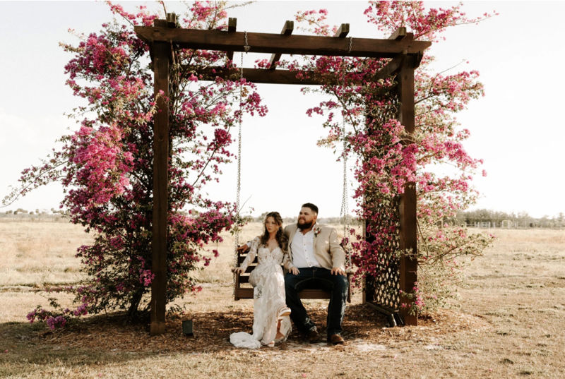 Western-chic Stockyard Barn with Oak Ceremony Space and Included Décor