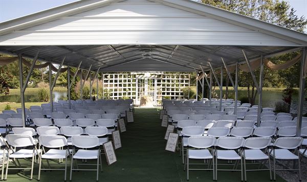 Murphysboro Lakeside and Indoor-Outdoor Venue for Events Up to 100 Guests
