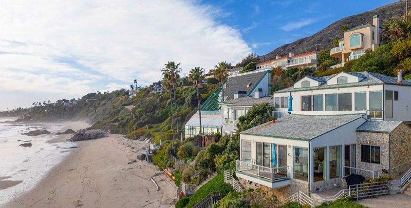 Malibu Beachfront Home with Private Beach Access and Panoramic Ocean Views