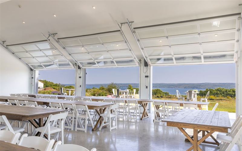 Four-Season Lakefront Venue With Flower Fields and Farmhouse Suite