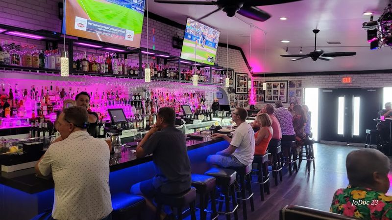 Indian Wells Restaurant Lounge with Patio and Live Music