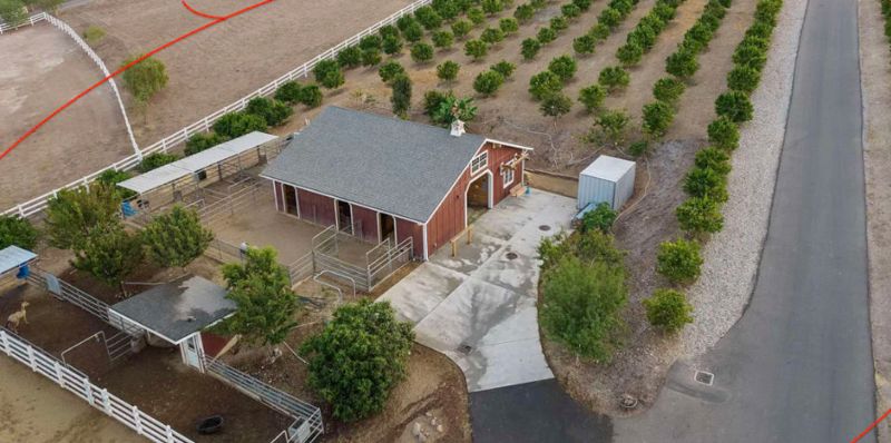Private Ranch With Barn, Lake, and Scenic Event Space