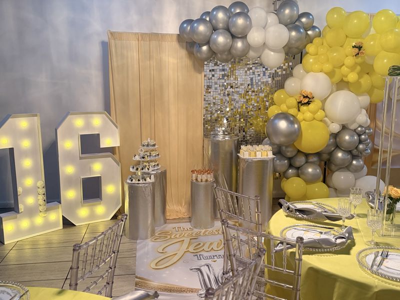 Coney Island Event Loft With Bar, Sound and Flexible Party Setup