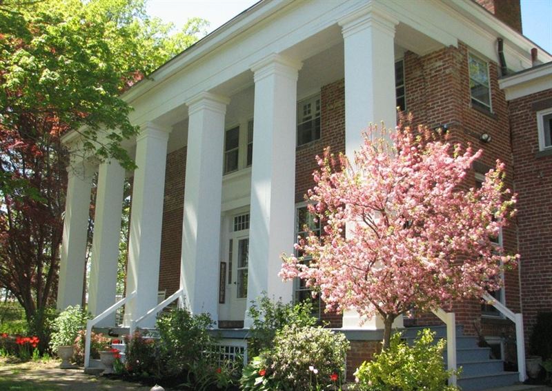 Historic Cornwall Manor With Gardens and Overnight Accommodations