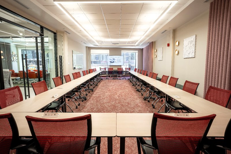 Downtown Brooklyn Room B Meeting Space for 38 Guests