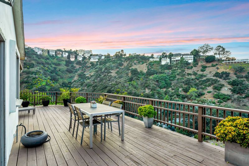 Hollywood Hills Mansion with Terrace, Jacuzzi and Recording Studio
