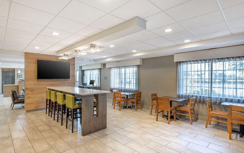 Bolingbrook Hotel Meeting Room With Pool, Fitness Center and Guest Lodging