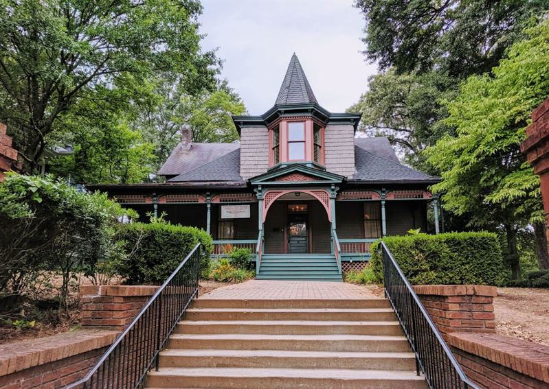 Hammonds House Galleries And Resource Center For African American Art gallery / event space in Atlanta, GA photo