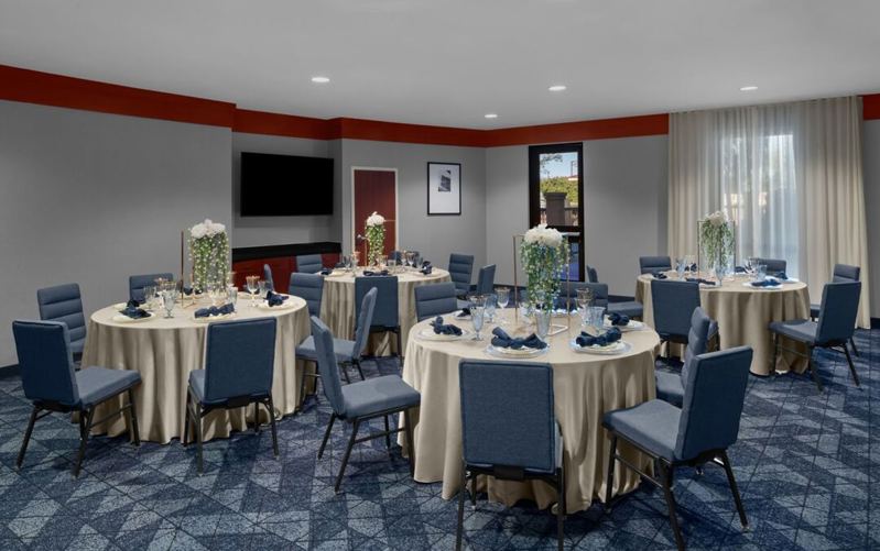 Courtyard Santa Clarita Valencia hotels & resorts / meeting spaces in Valencia, CA photo