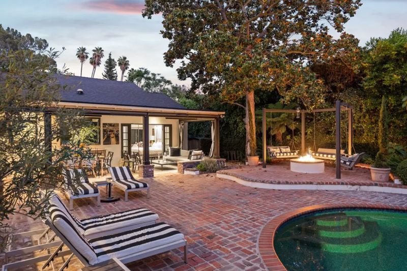 Hollywood Hills Home with Pool, Spa, Fire Pit and Entertaining Backyard