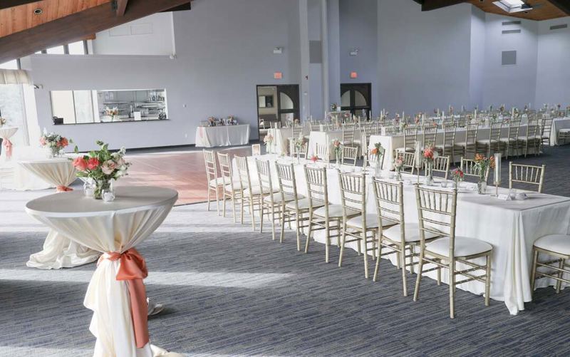 Bensenville Golf Club with Banquet Room, Balcony and Course Views