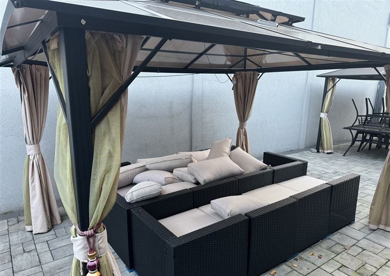 Freeport Restaurant and Courtyard Event Space With Full-Service Dining