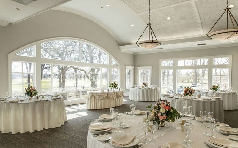 Scenic Country Club with Lakes and Wooded Grounds for Weddings
