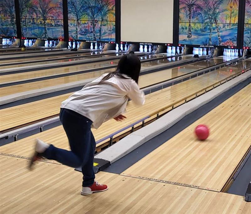 Jewel City Bowl entertainment / restaurants & bars in Glendale, CA photo