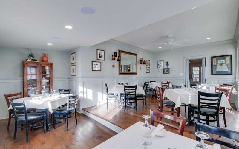 Old Vinings Inn restaurant / bar in Atlanta, GA photo