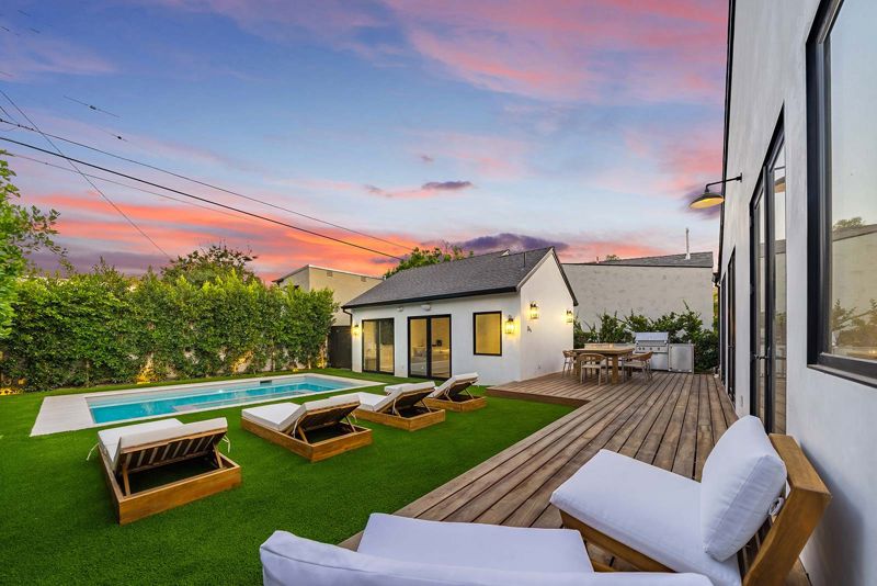Mid-wilshire Residence with Resort Pool, Guest House and Bbq Area