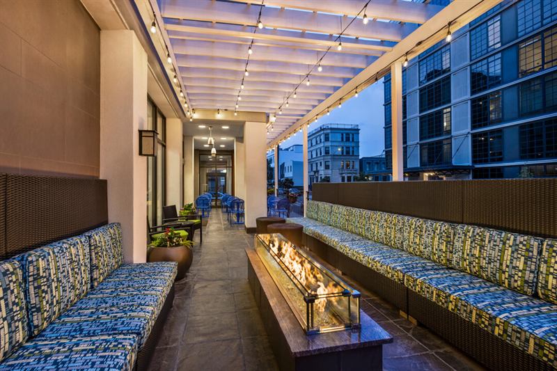 Long Island City Hotel Meeting Room With Flexible Layout and Easy Manhattan Access