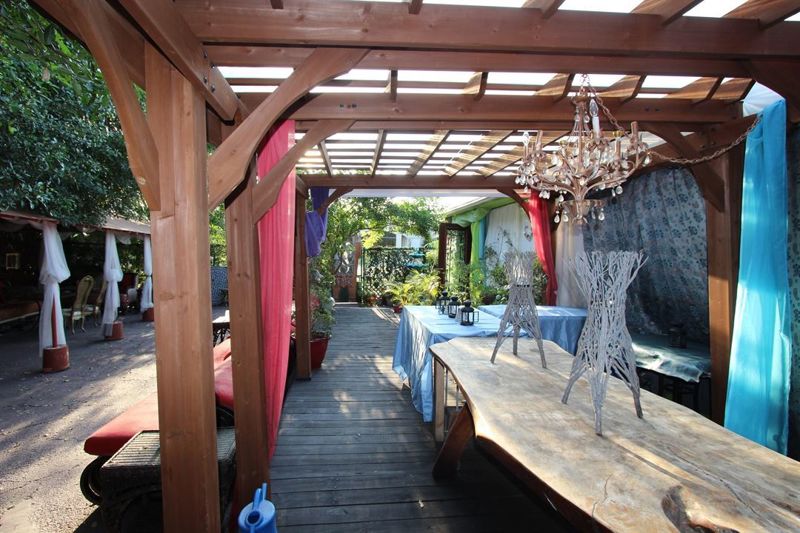 Delray Private Event Venue with Lounge, Kitchen and Outdoor Area
