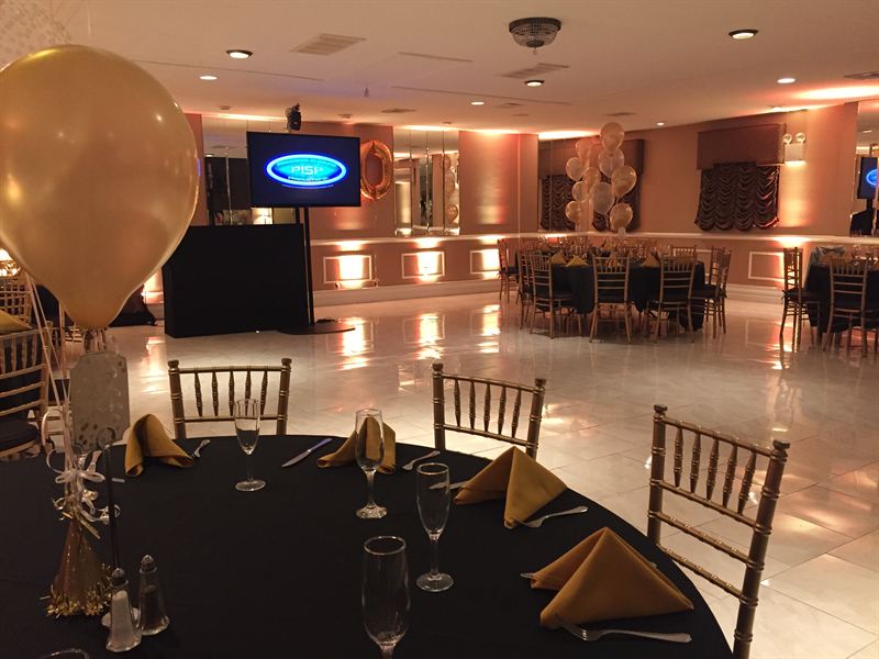 Intimate Staten Island Catering Hall With Full Bar, Fresh On-Site Food, and Flexible Party Layout