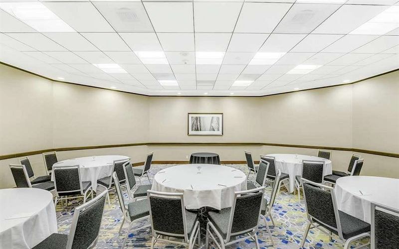 Intimate All-Suite Hotel with Flexible Meeting and Reception Rooms