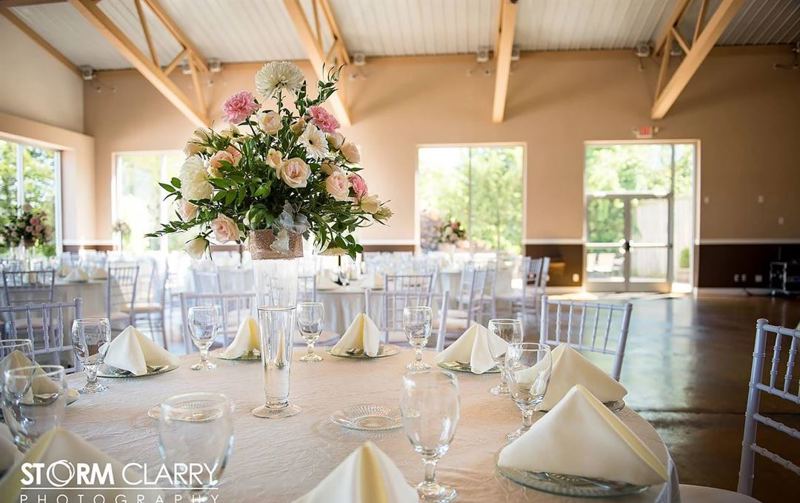 Carbondale Event Venue With Indoor and Outdoor Areas for Weddings and Celebrations