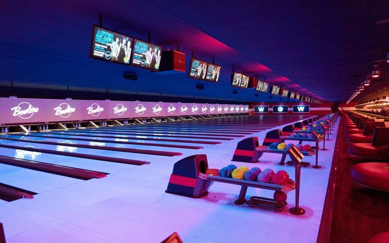Naperville Bowling and Arcade Venue for Birthdays and Company Outings