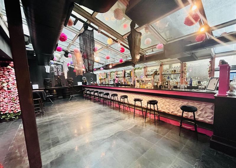 Chelsea Speakeasy Bar With Live Music, DJ Setup and Private Events