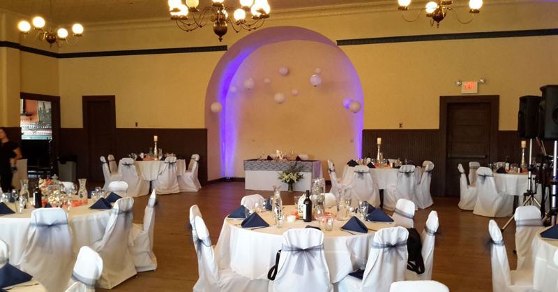 Crystal Lake Banquet Hall With High Ceilings for Weddings and Company Events