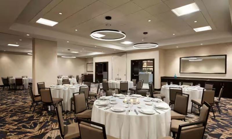 Lombard Hotel with Ballrooms and Atrium for Weddings and Meetings