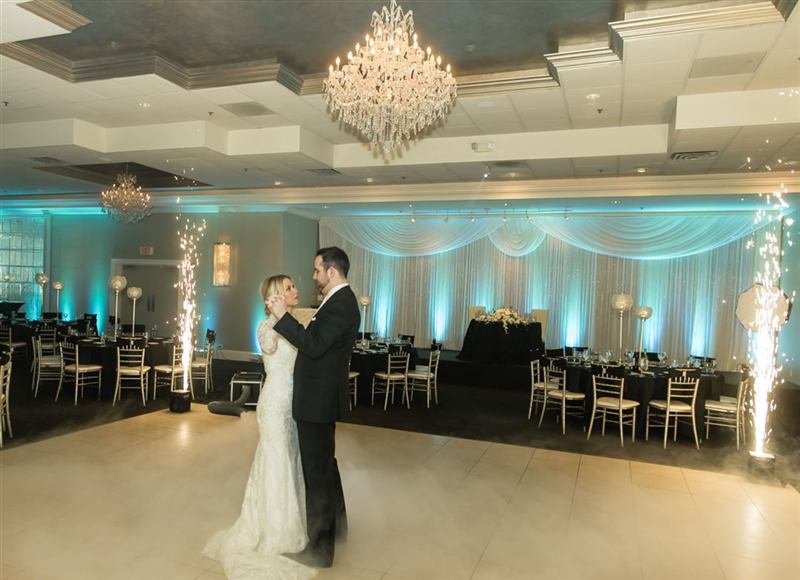 Grand Streamwood Ballroom for Weddings, Galas and Large Social Events