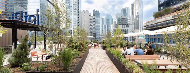 Long Island City Conference Venue With Terrace, Garden and Full Event Support