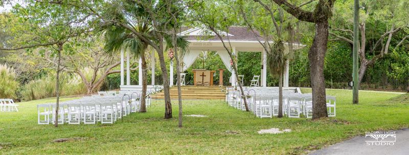 Riverside Garden Venue with Ballroom, Gazebo and Oak Canopy