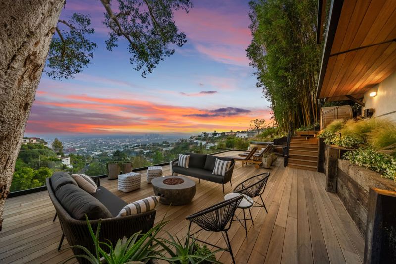 Modern Hollywood Hills Retreat with Skyline Views, Jacuzzi and Sauna