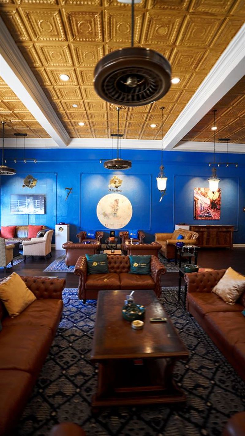 El Septimo Hollywood Cigar Lounge